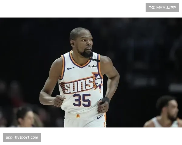 杜兰特第三节独得12分，火箭三节结束落后灰熊1分